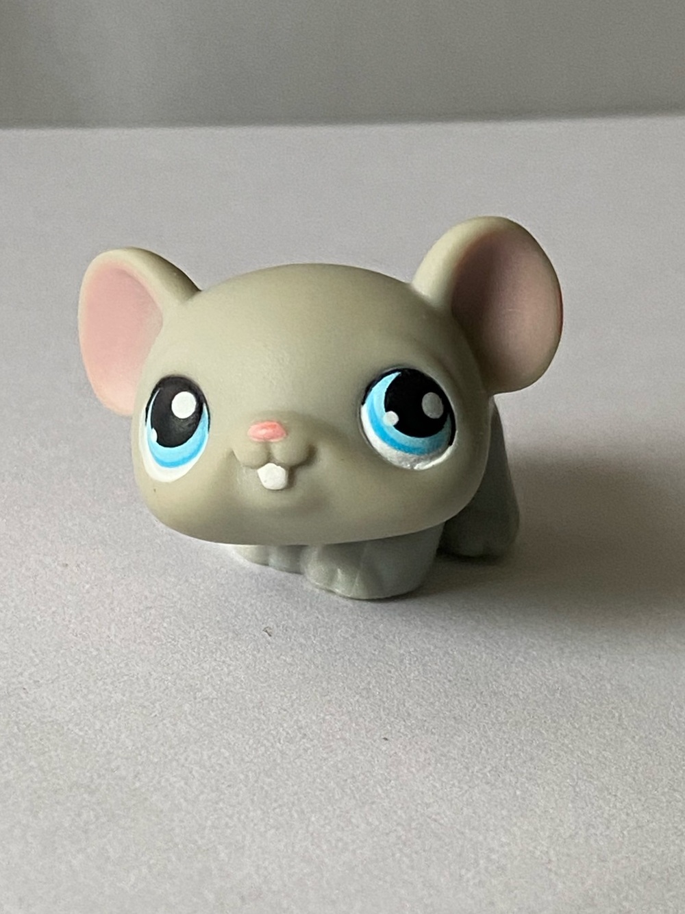 Littlest Pet Shop LPS Mouse with Blue Eyes Hasbro 2004